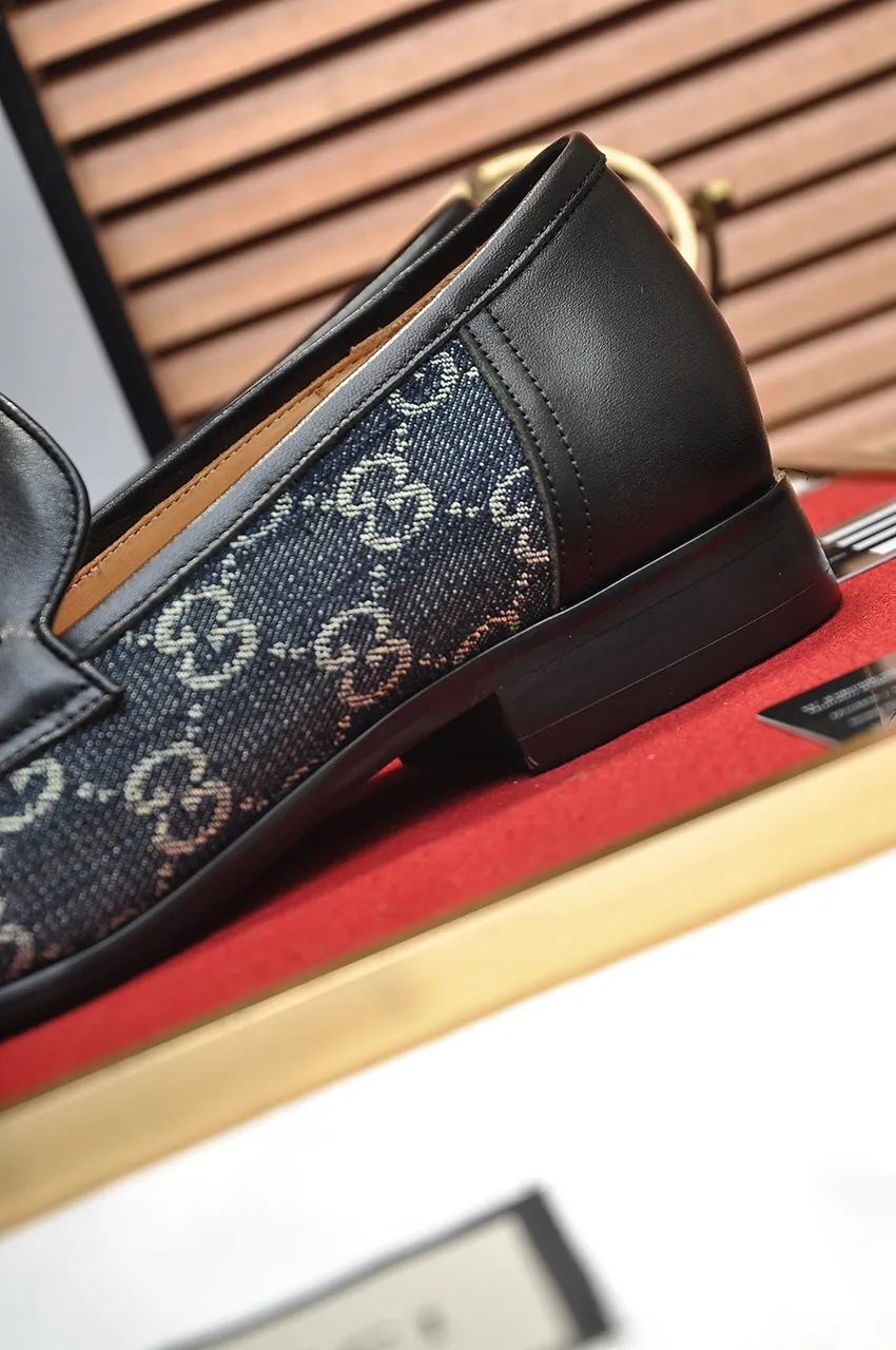 Men's shoes💰500💶Italy's top luxury men's shoe giant (GUCCI) (Gucci) (full cowhide lining) new arrival🍃Original European style🔰 Pleasant to the eye😍In order to make the shoes more durable and non-deformable🌀The production continues to follow traditional methods but there is still no lack of innovation💪Choose original sheepskin for the leather♻️ Smooth and natural And extra bright ⭐Made of imported cowhide, the first choice of rich people 38-45 (45 customized)